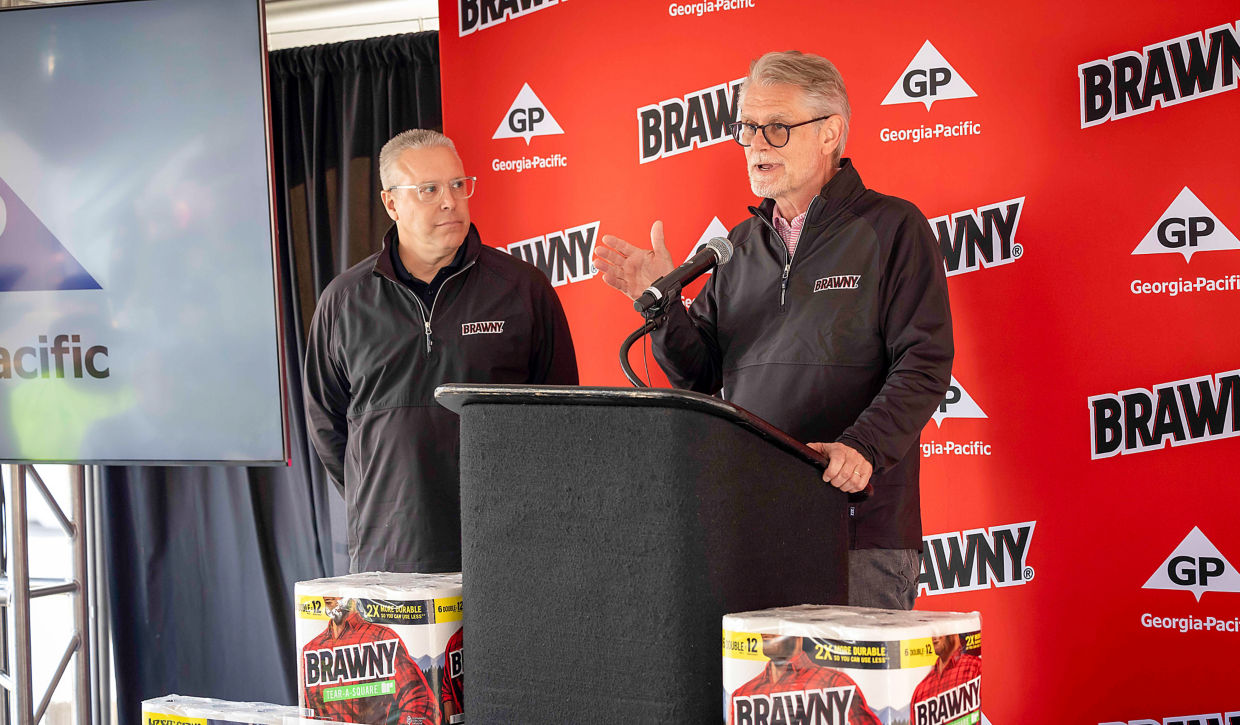 Georgia-Pacific president and CEO Christian Fischer, pictured with Dean Wesolowski, the expansion’s operations manager, speaks at the Green Bay, Wisconsin facility grand opening. The Broadway facility proudly produces Brawny® paper towels.