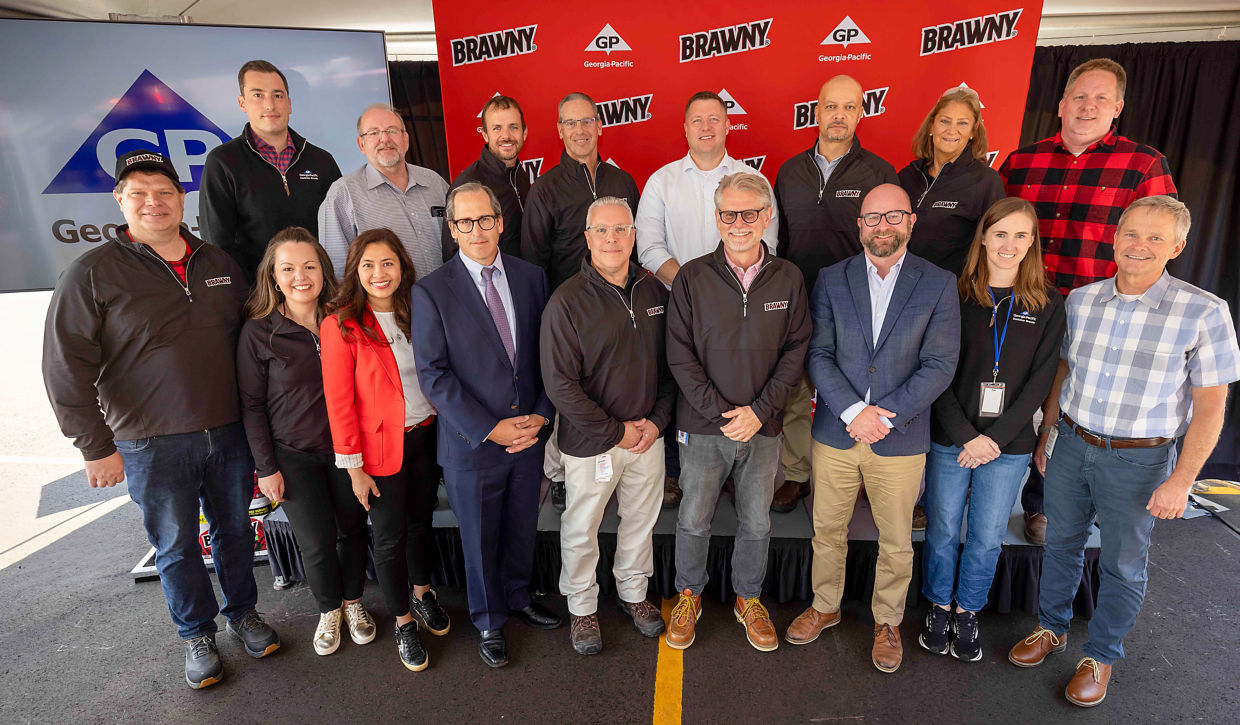 Georgia-Pacific leadership and employees are pictured with local officials at the Green Bay Broadway Wisconsin facility which produces Brawny® paper towels. 