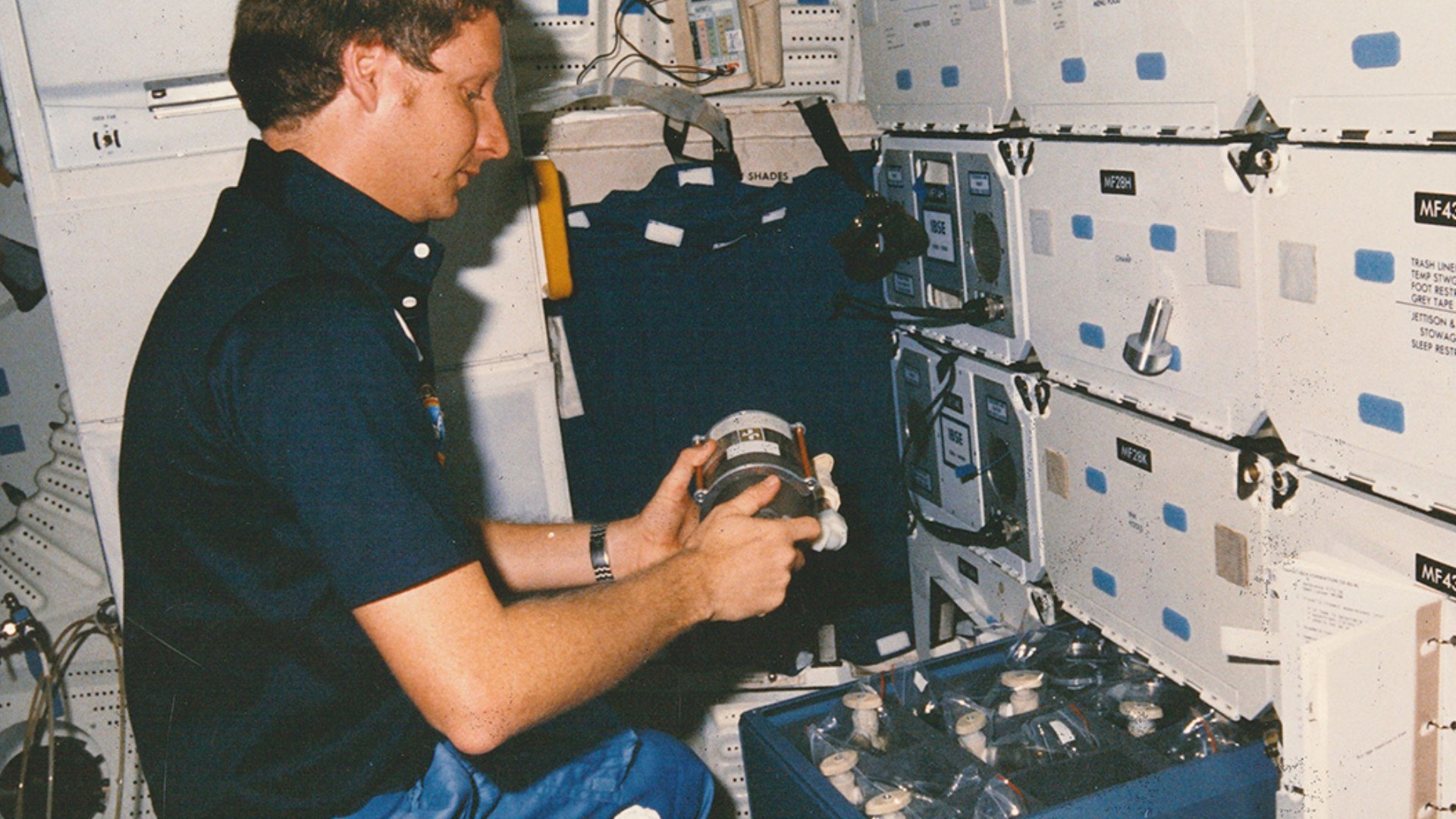 Astronaut Steven Hawley conducts paper making experiment with Hebert’s device aboard the&nbsp;Columbia space shuttle on January 14, 1986.