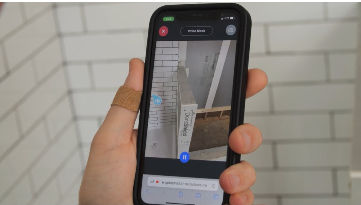 The Virtual Remote Assistant (VRA) allows the Georgia-Pacific tech services team to facilitate customer discussions through links sent to their handheld device. 