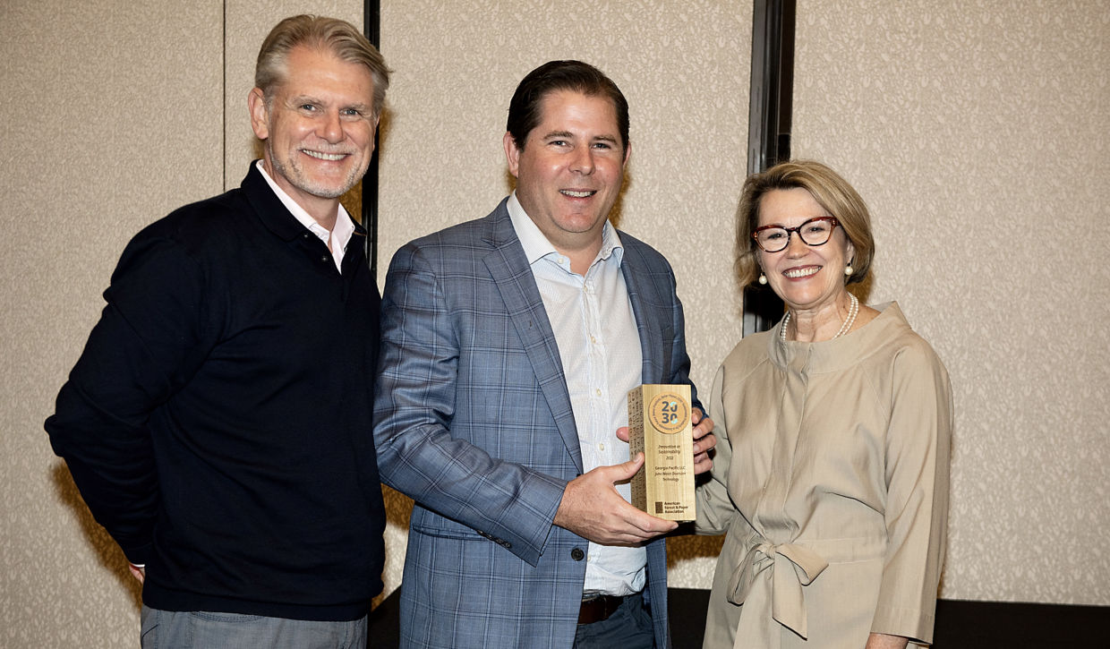 Pictured: Christian Fischer, CEO of Georgia-Pacific, and Erik Wist, VP of Commercial Development, receive AF&PA Better Practices, Better Planet 2030 Sustainability Award from AF&PA's President and CEO, Heidi Brock.