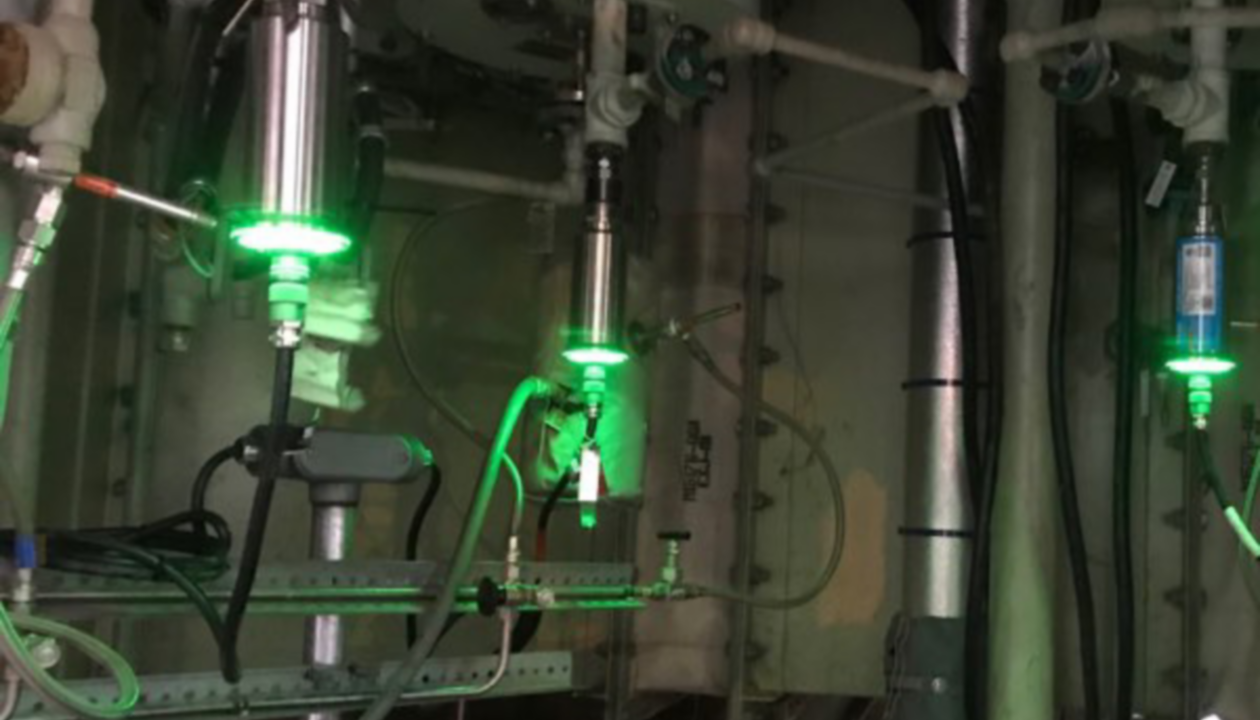 a machine with green lights