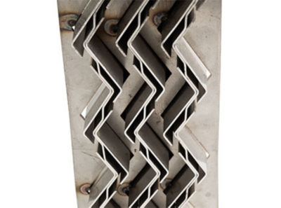 a metal plate with zigzag pattern