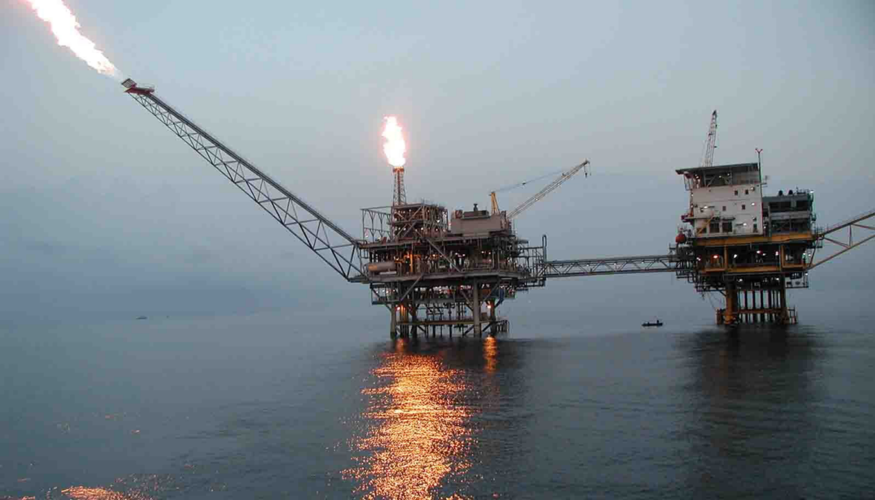 a oil rig in the middle of the ocean